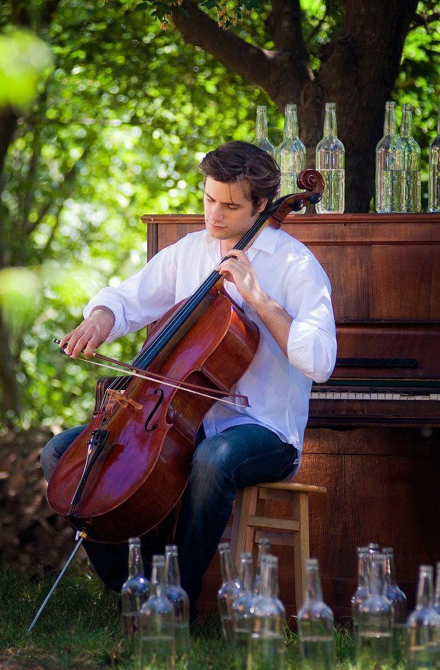 Watch “Moon  River – Breakfast at Tiffanys – Desayuno con Diamantes” on YouTube