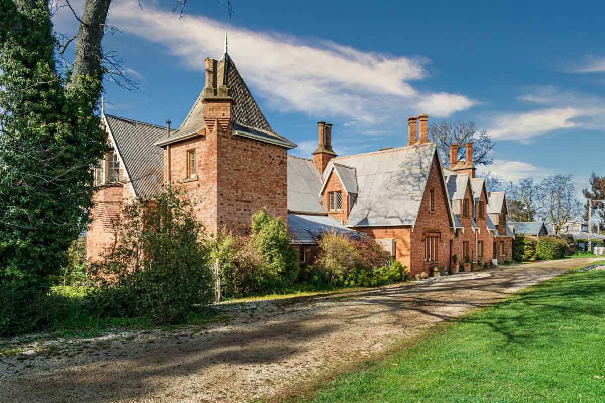 (TASMANIA) Port Arthur Massacre 25yrs Ago Report: Thirty-five people were killed on April 28 1996, among them mothers, sisters, fathers, brothers and children God Bless Amen #AceNewsDesk report