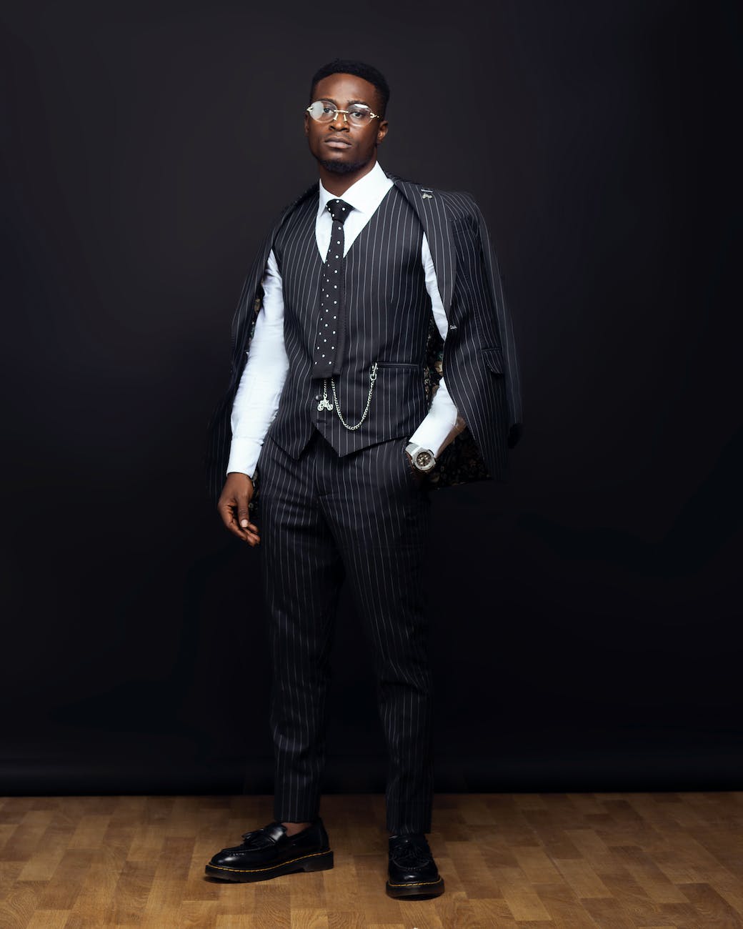 BREAKING U.S LAPD NEWS: Shirtless suspect with dog leads police in golf cart pursuit